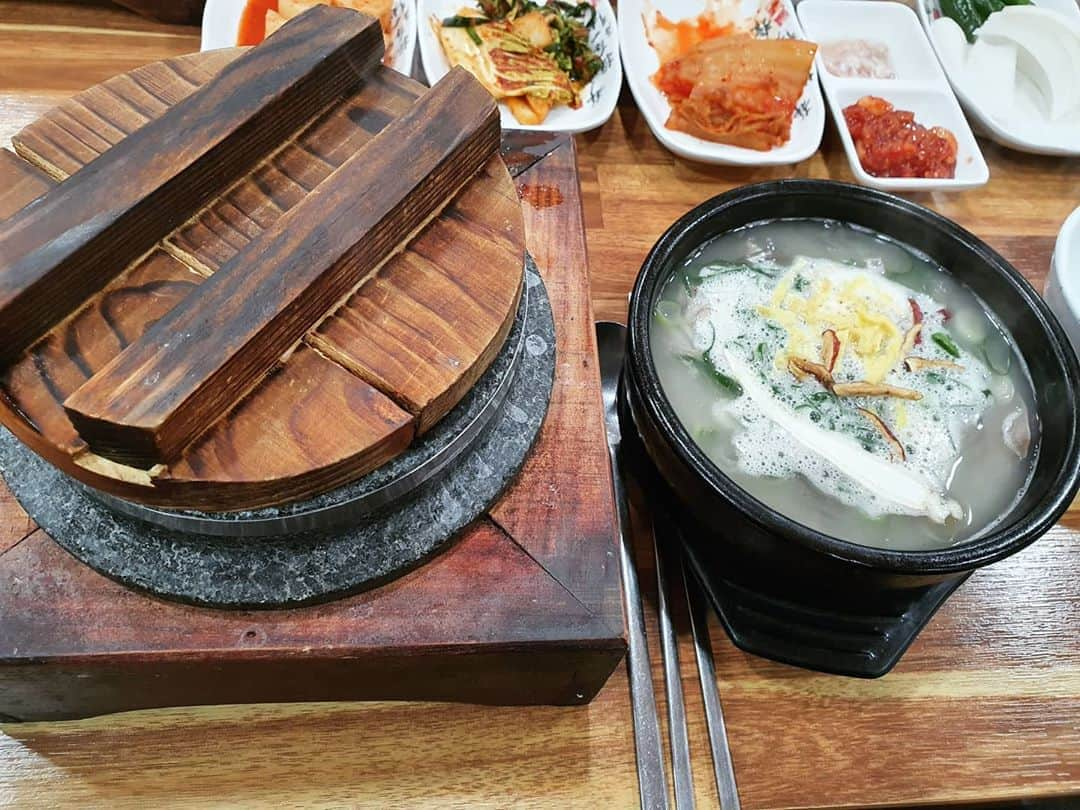 金海珍のインスタグラム：「곰탕인듯 갈비탕인듯」