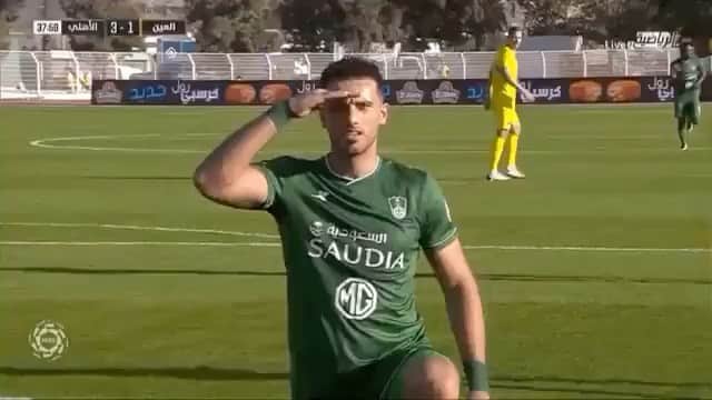 オマル・アッ＝ソーマのインスタグラム：「الحمد لله على الفوز والهاتريك الأول بالموسم.. ألف مبروك لجماهيرنا 💚」