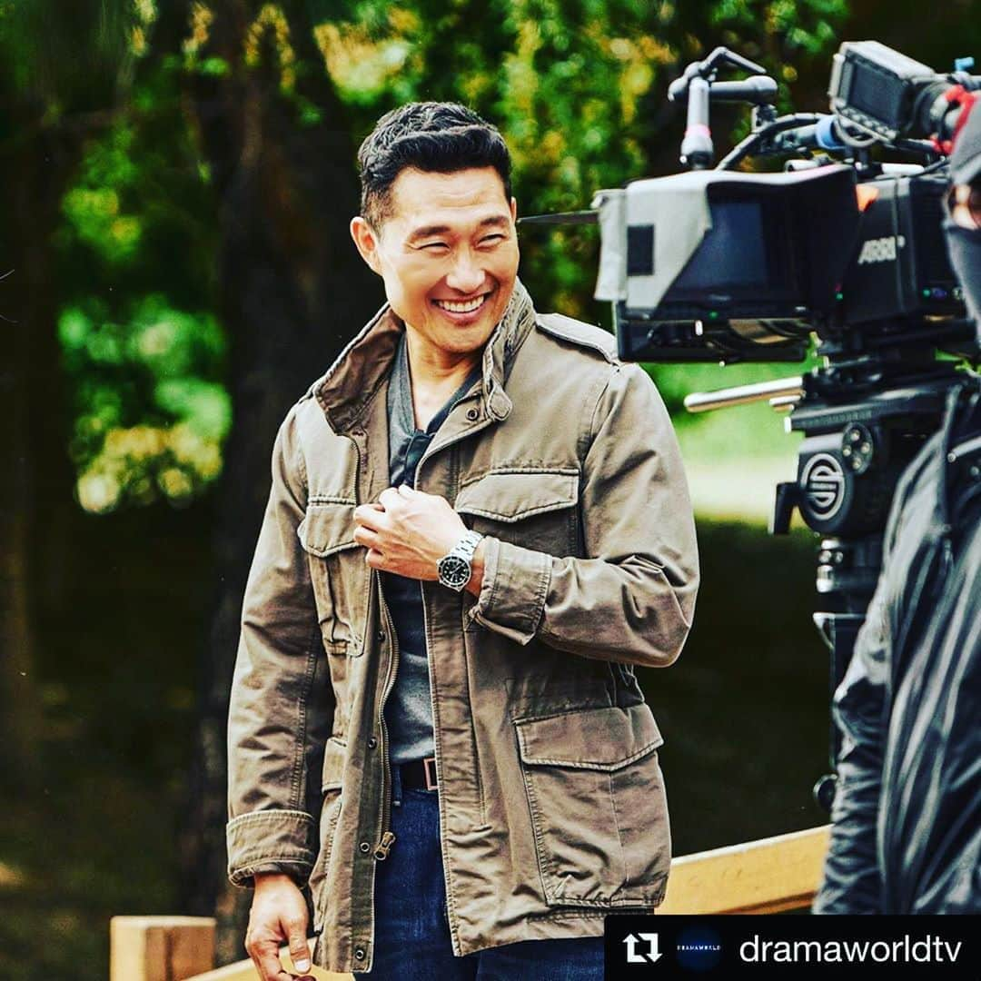 ダニエル・デイ・キムさんのインスタグラム写真 - (ダニエル・デイ・キムInstagram)「A little BTS from the set of my very first #KDrama. As you can see I had a miserable time.😄 Thanks for sharing, @dramaworldtv. Can’t wait to see it!  #1665」11月8日 0時28分 - danieldaekim