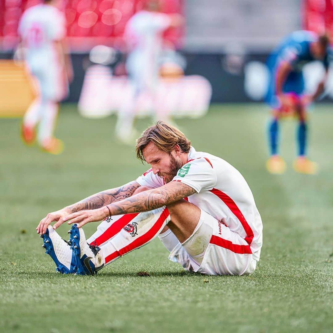 マルコ・ヘーガーのインスタグラム：「Aufstehen, regenerieren und weitermachen 💪🏻🐐🔴⚪️ @fckoeln  #headup #staypositive #positivevibes #together #blessed #team #proud #team #effzeh #family #cologne #fc #mh6 #liebedeinestadt」
