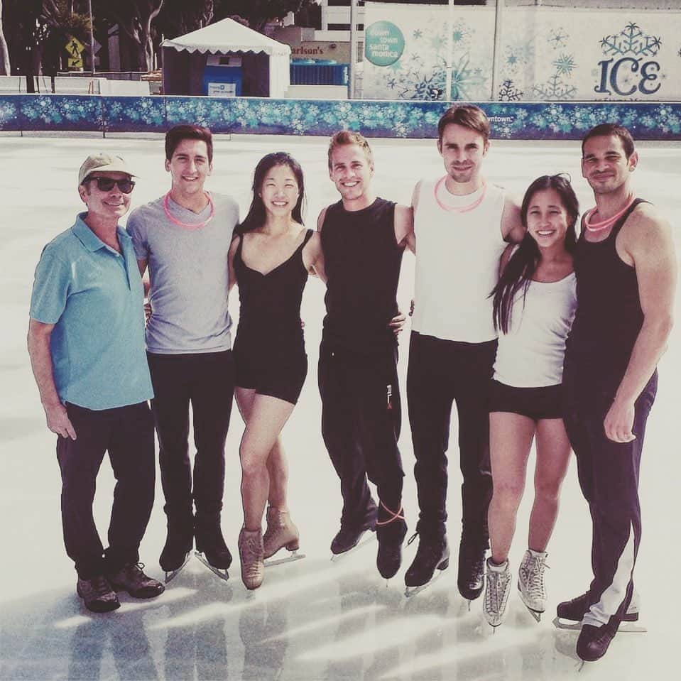 ジョナサン・カサーのインスタグラム：「Seven years has flown by! Missing those 90° outdoor rehearsals and great times with this cast! Great times at Santa Monica Ice! . . . . . #iceatsantamonica #doubleaxel #russiansplit #globalwarming #bluemangroup #glowinthedark #tripletoe #showskaters #christmastime」