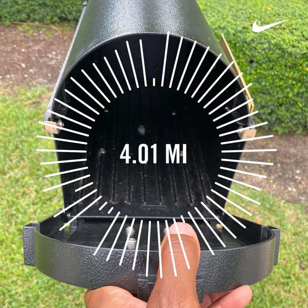 レイ・アレンのインスタグラム：「I know all of us have been sitting in front of the TV all week so I decided to stop the grass from growing under my feet and move! I’m mailing you guys these miles so you too can get off your couch for a few miles. So get out there, and don’t worry, they will still be counting. 🧐😤 happytrails! 🏃🏾‍♂️💪🏾👍🏾」