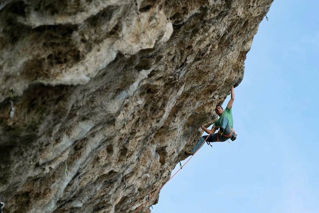 カタリーナ・ザーヴァインさんのインスタグラム写真 - (カタリーナ・ザーヴァインInstagram)「Sneaking in some climbing during the @austriaclimbing youth training camp last week. 😁🙌  #climbing #rockclimbing #arco #lasportivatheory」11月8日 0時52分 - katha_saurwein
