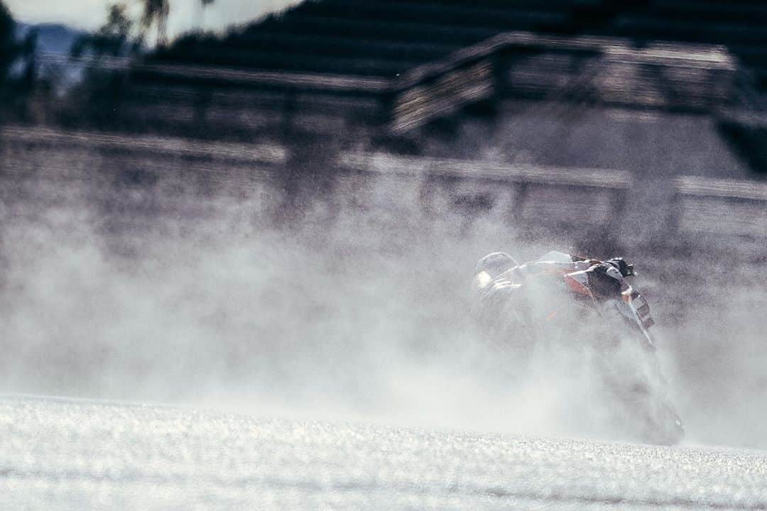 レプソル・ホンダさんのインスタグラム写真 - (レプソル・ホンダInstagram)「Riders of the Storm ⛈ ⠀⠀⠀⠀⠀⠀⠀⠀⠀ #EuropeanGP #MotoGP #AM73 #AlexMarquez #SB6 #StefanBradl #Repsol #Honda #RepsolHonda #HRC #RC213V #ThePowerOfDreams #Racing #Motorcycle #Team #OneHeart」11月8日 1時05分 - hrc_motogp