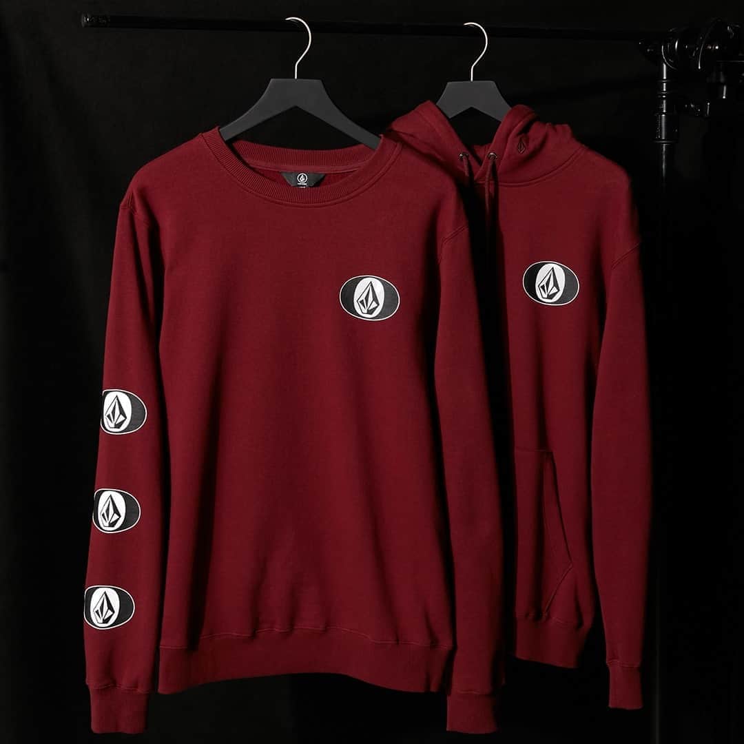 ボルコムのインスタグラム：「Hoodie or crew? 🤔  The 'Stone Stack' sweatshirt comes in both options! 🙌  #TapToShop to get yours! 👉  vol.cm/hoodies 👈」
