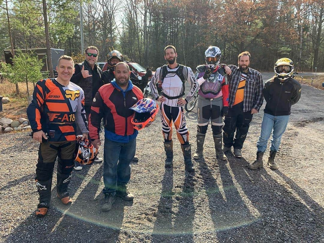 エルビス・ストイコさんのインスタグラム写真 - (エルビス・ストイコInstagram)「🏍💨 #saturdaymood #bikeday #indiansummer #ktm #gorgeousweatherinnovember #trailriding #kawarthas」11月8日 1時10分 - elvistojko