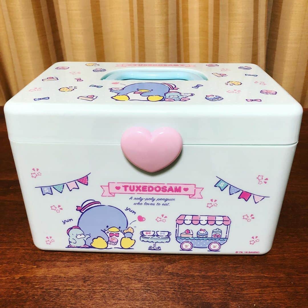 光浦靖子さんのインスタグラム写真 - (光浦靖子Instagram)「ちょいと忙しく、作品がなかなか作れず。つなぎで、裁縫箱載せときます。  #タキシードサム」11月8日 1時18分 - yasukomitsuura