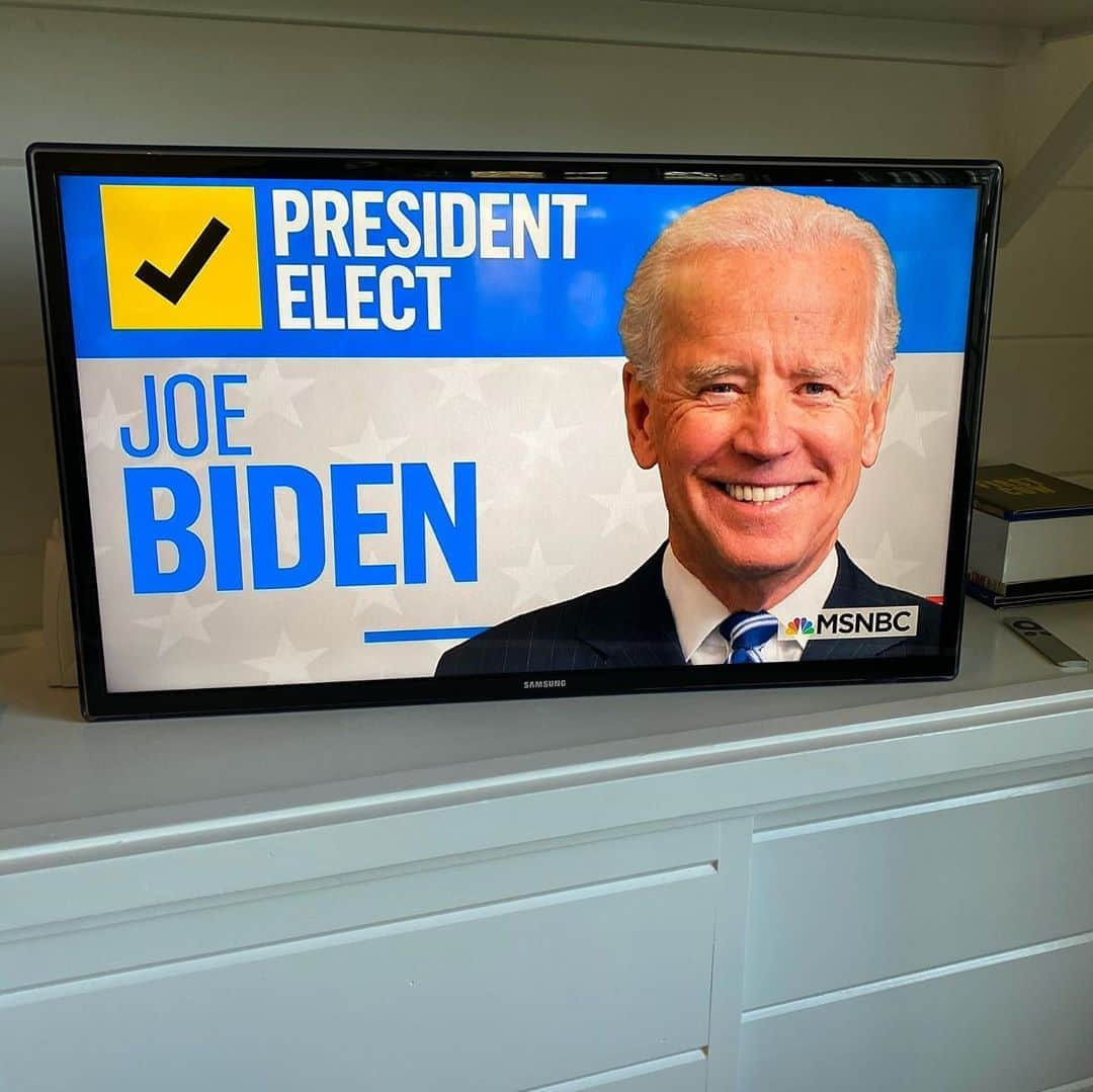 ジュリアン・ムーアさんのインスタグラム写真 - (ジュリアン・ムーアInstagram)「CONGRATULATIONS!!!!! @biden.harris2020 🇺🇸🇺🇸🇺🇸🇺🇸🇺🇸🇺🇸🇺🇸🇺🇸🇺🇸🇺🇸🇺🇸🇺🇸🇺🇸」11月8日 1時28分 - juliannemoore