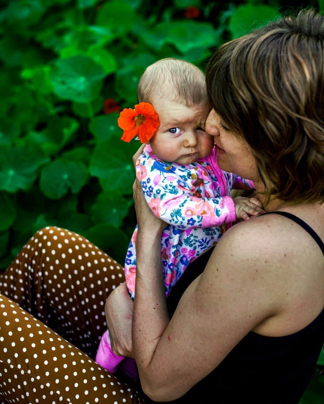 のインスタグラム：「Photo by @michaelchristopherbrown / Before we moved to our home in Los Angeles, my partner had a tattoo of nasturtium flowers on her forearm. After our move, hundreds of nasturtium flowers of all sizes formed a perimeter around our house during spring. Our daughter, Poppy, is named after the California state flower. The spring after she was born, we found ourselves once again surrounded by beautiful nasturtiums. Follow me @michaelchristopherbrown for more human stories from around the world.」