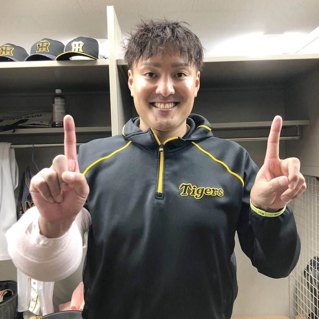 阪神タイガースさんのインスタグラム写真 - (阪神タイガースInstagram)「今日の試合、7回0/3を3安打無失点の好投で11勝目をあげた秋山投手‼️ナイスピッチング✨ #秋山拓巳 選手 #11勝目 #ナイスピッチング #阪神タイガース #its勝笑timeオレがヤル」11月7日 16時47分 - hanshintigers_official