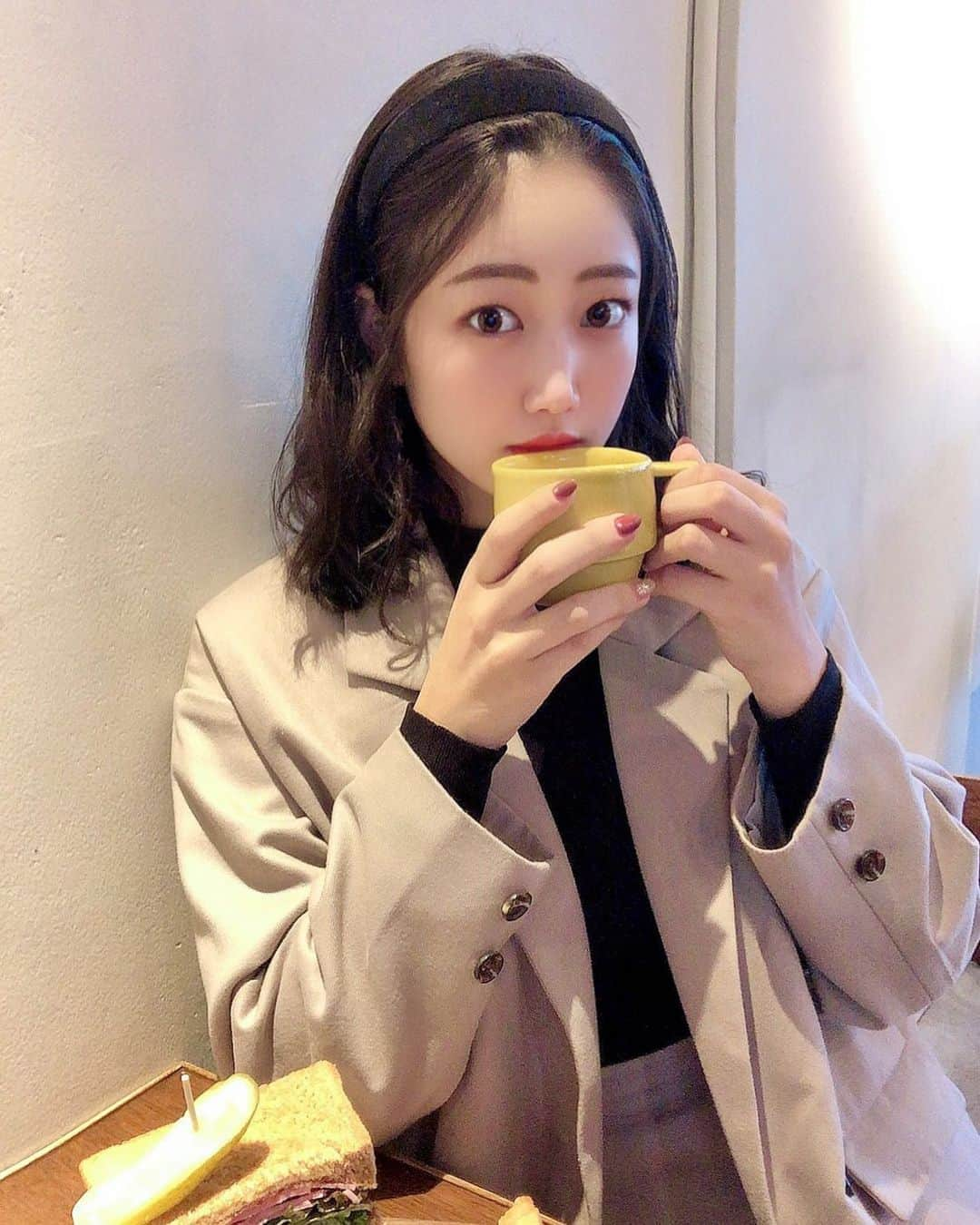 鈴木志歩のインスタグラム(shiho_suzu_) - 11月7日 16時56分 카페타임☕️..#카페 #패션 #얼짱 #모델 #얼스타그램 #오늘의훈녀#cafe #model #racequeen #hairstyle #koreanstyle[BIHAKUEN]UVシールド(UVShield)>> 飲む日焼け止め！「UVシールド」を購入する