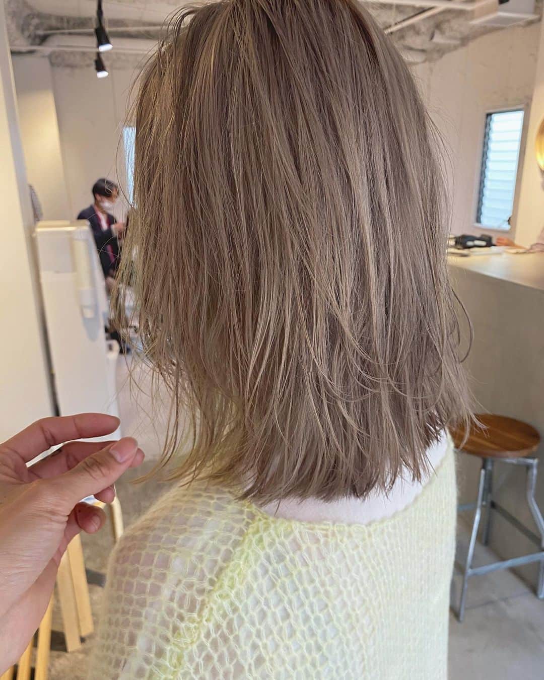 カワシリアツシのインスタグラム：「黄色くなりやすいブリーチカラーにlavender beigeで しっかり黄色味を抑えて退色しても綺麗に◎」