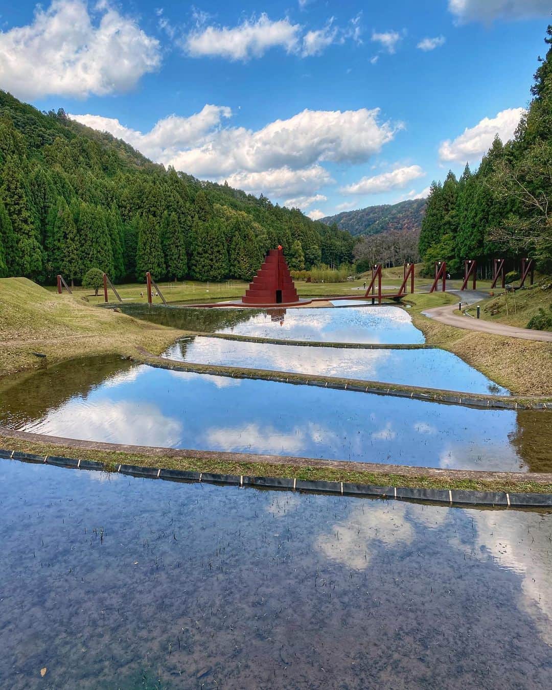 hama_aki_pppさんのインスタグラム写真 - (hama_aki_pppInstagram)「奈良県宇陀市山上公園(スライドして下さい) Location Nara Japan (スライドして下さい)   2020年11月3日　  #室生山上公園 続き   　  #アートギャラリー  #アート好きな人と繋がりたい  #誰かに見せたい景色  #美しい日本　 #日本庭園  #日本の絶景  #わたしは奈良派  #奈良県景観資産  #こころから  #タビジェニ　 #日本ツアーズ　 #おとな旅プレミアム  #lovers_nippon  #top_favorite_shots  #inspring_shot #beautiful_kansai #japanesetemple  #japanesegarden  #loves_united_japan  #jalan_travel  #otonatabi_japan  #igbest_shots  #art_gallery  #danikaravan  #deaf_bestshot_japan  #deaf_b_j_」11月7日 17時05分 - hama_aki_ppp