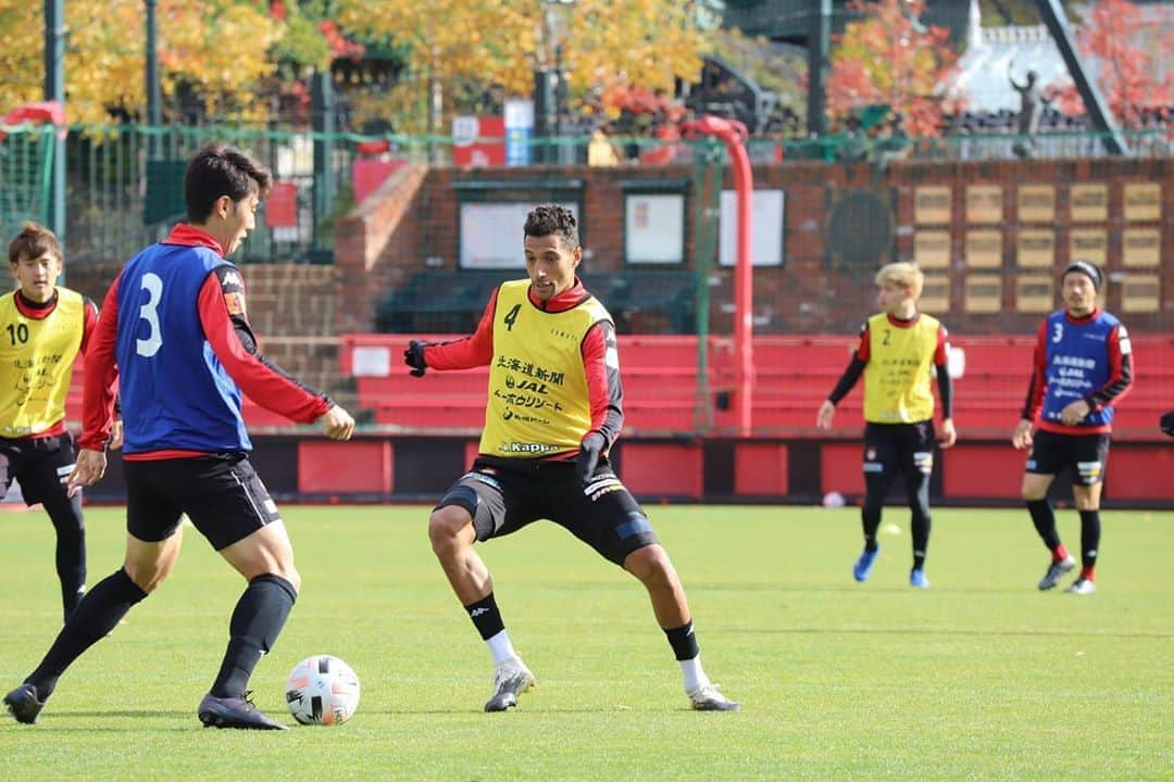 ジェイ・ボスロイドさんのインスタグラム写真 - (ジェイ・ボスロイドInstagram)「We had a hard practice match today... even as a practice game tensions and tempo was high!!!   #consadole#team#together#win#belief#determination#striveforgreatness#blessed#hardwork#dedication#soccer#football#training#japan#jleague#adidas#adidastokyo」11月7日 16時59分 - jaybothroyd