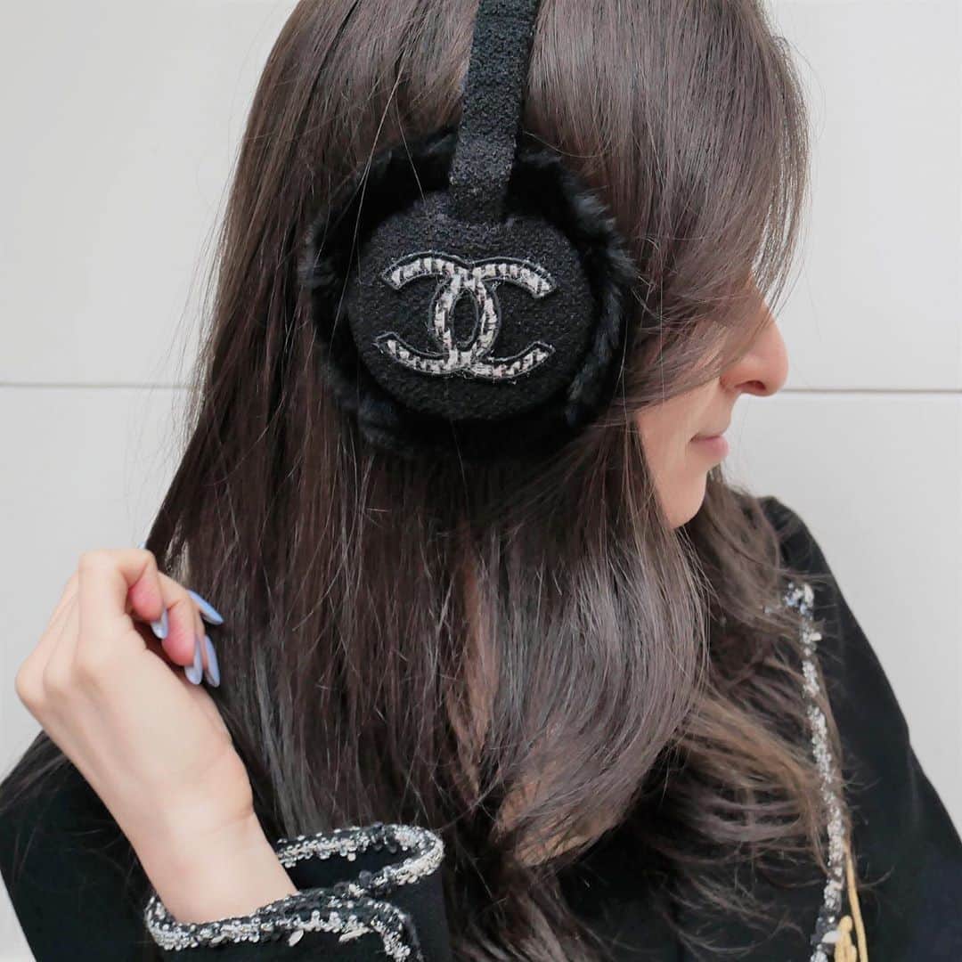 Vintage Brand Boutique AMOREさんのインスタグラム写真 - (Vintage Brand Boutique AMOREInstagram)「Vintage Chanel earmuffs   ★This item is only available at the store but we accept orders by DM. Please DM us if you are interested in the item!   ✈️Free Shipping Worldwide 📩DM for more info and pricing ➡️info@amorevintagetokyo.com   #AMOREvintage #AMORETOKYO #tokyo #Omotesando #Aoyama #harajuku #vintage #vintageshop #ヴィンテージ #ヴィンテージショップ #アモーレ #アモーレトーキョー #表参道 #青山 #原宿#東京 #chanel #chanelvintage #vintagechanel #ヴィンテージ #シャネル #ヴィンテージシャネル #シャネルヴィンテージ #amorewardrobe #アモーレワードローブ」11月7日 17時03分 - amore_tokyo