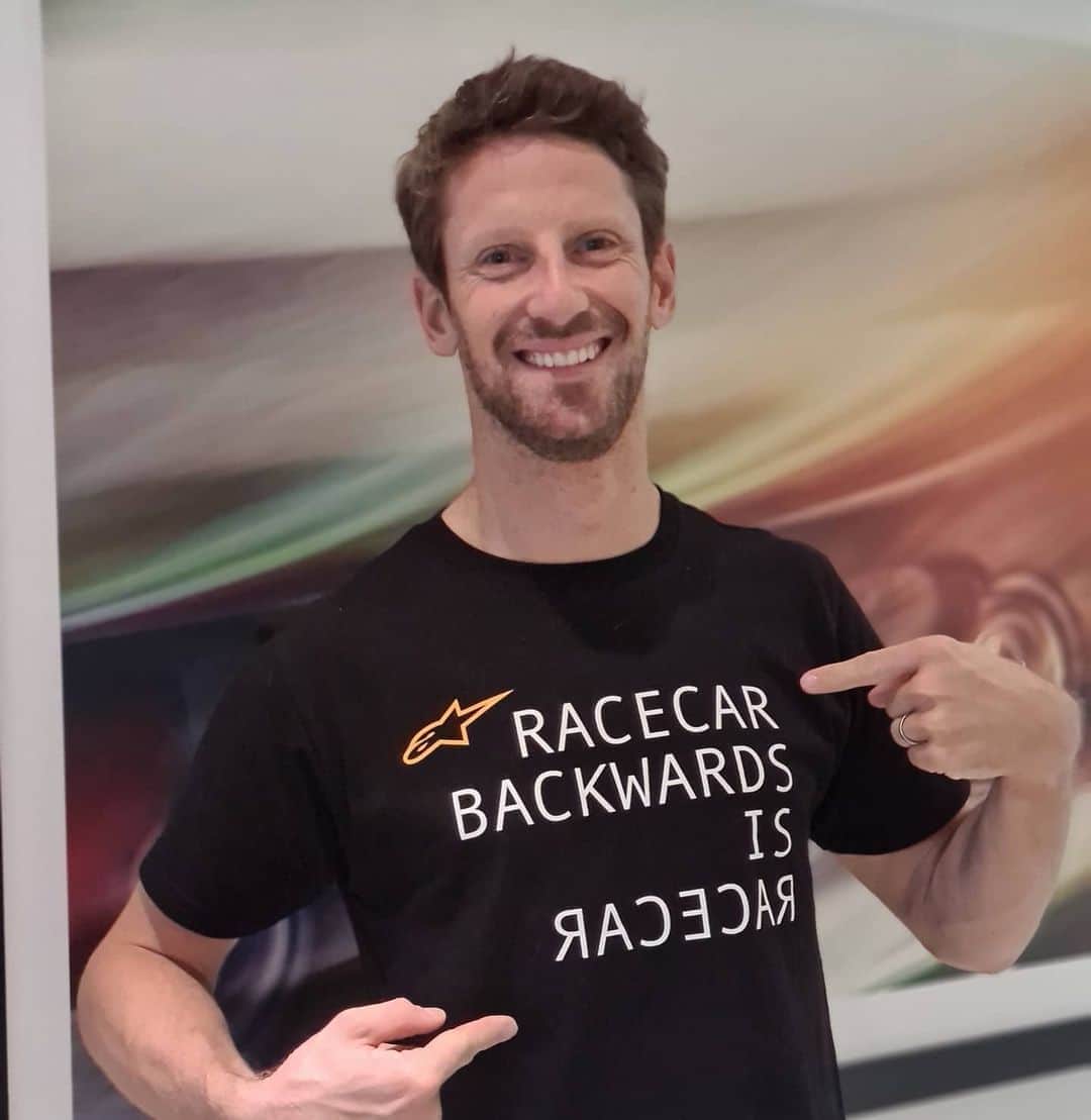ロマン・グロージャンのインスタグラム：「Racecar 🔄 by @alpinestars」