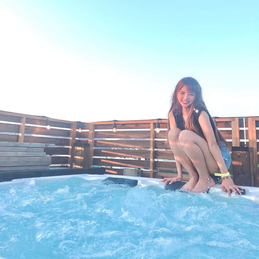 岡田栞奈のインスタグラム：「プールで遊びたいなあ、、、 冬やだなあ、、、、笑笑 #今年の夏の思い出 #今更投稿」