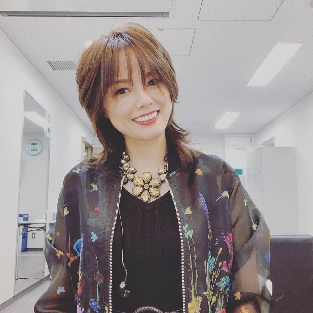 相川七瀬さんのインスタグラム写真 - (相川七瀬Instagram)「今日はファンクラブ限定のライブでした。久しぶりに皆さんと会えて感激です😭🎤🌈明日は、ホールと中継でみんなで盛り上がりましょう😊  #25周年 #中継あります #パワー溜めなきゃ #夜はステーキにする」11月7日 17時49分 - nanasecat