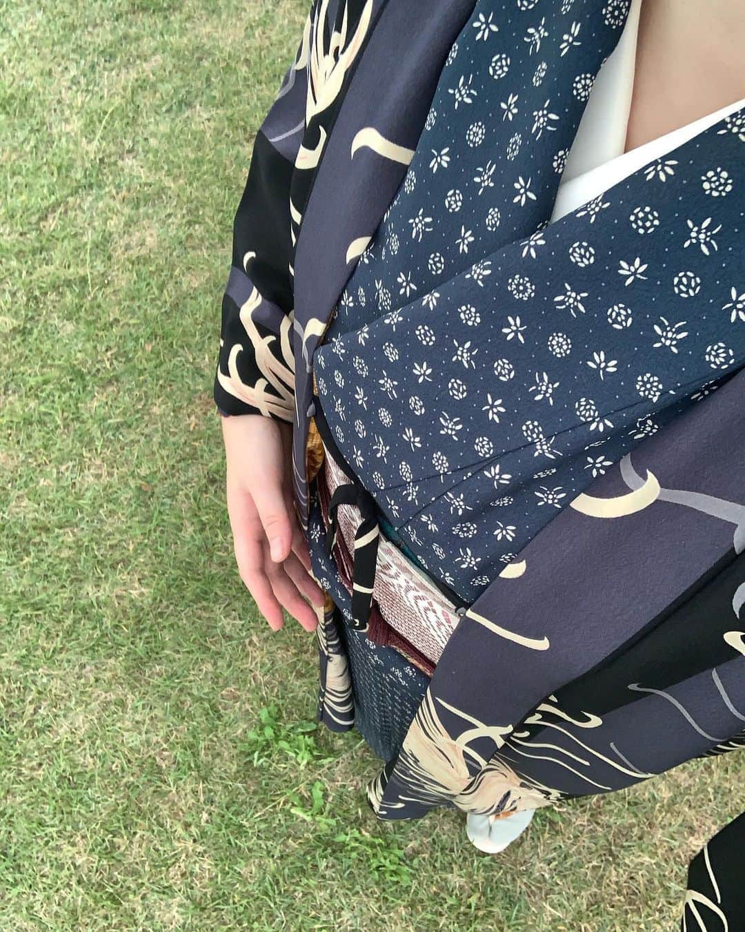 8utterflyさんのインスタグラム写真 - (8utterflyInstagram)「家族  母の着付けてくれた着物で👘  チビ達がはしゃいだり叫んだり泣いたりで しっちゃかめっちゃかだったけど 神様どうぞ、よろしくお願い申し上げます。笑  #お宮参り#kimono  #和装#長羽織#小紋 #4人家族 #年子育児  #ドタバタ #すんごい疲れた笑」11月7日 17時50分 - 8utterfly
