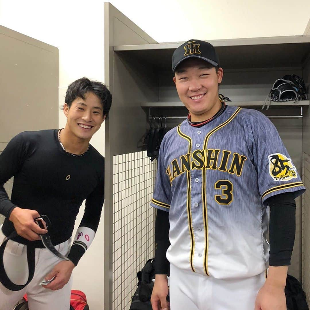 阪神タイガースさんのインスタグラム写真 - (阪神タイガースInstagram)「今日の試合でホームランで追加点を挙げた大山選手と先制タイムリーを放った木浪選手‼️ #大山悠輔 選手 #ナイスホームラン✨ #28号 #木浪聖也 選手 #ナイスバッティング✨ #先制タイムリー #阪神タイガース #its勝笑timeオレがヤル」11月7日 17時53分 - hanshintigers_official