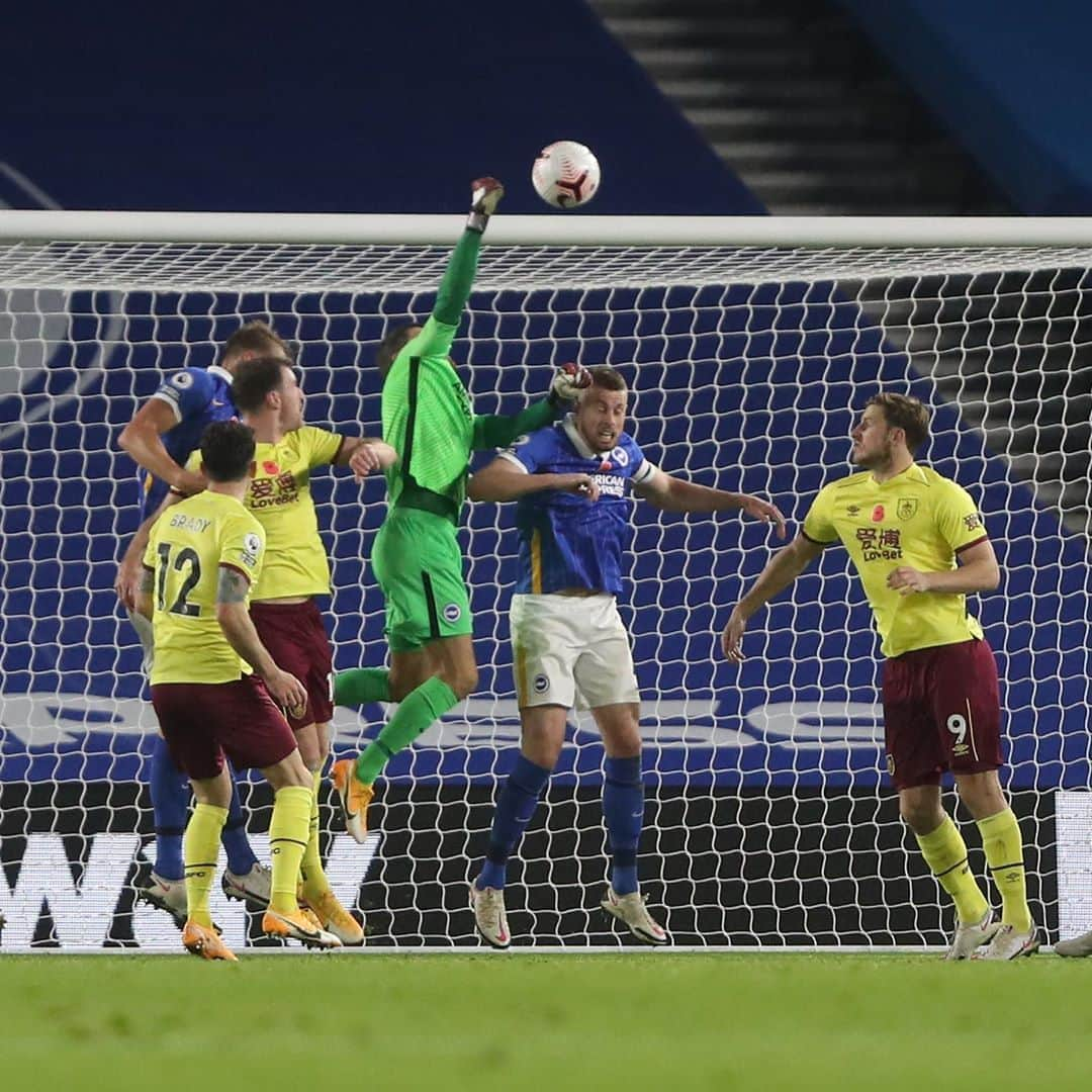 マシュー・ライアンさんのインスタグラム写真 - (マシュー・ライアンInstagram)「Nice to get a clean sheet for our solid defensive display and created plenty up the other end. We’ll keep working hard til the results come.」11月7日 17時55分 - matyryan