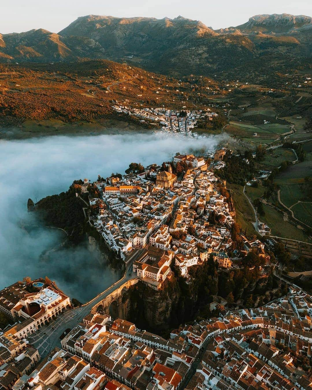 BEAUTIFUL DESTINATIONSさんのインスタグラム写真 - (BEAUTIFUL DESTINATIONSInstagram)「Dramatic perspectives over the ancient city of Ronda ✨ Which photo speaks out to you the most: 1, 2, 3 or 4? ⛅️  "This morning was one where everything came together. A mountain storm from the night before had settled and rain condensed to form a misty inversion. We watched fog swirl and then vanish as it hit the cliff edge, light rays filtering through The Puente Nuevo bridge as the sun rose."  📸 Photo and Story by @jamesrelfdyer  📍 Málaga, Spain」11月7日 18時06分 - beautifuldestinations