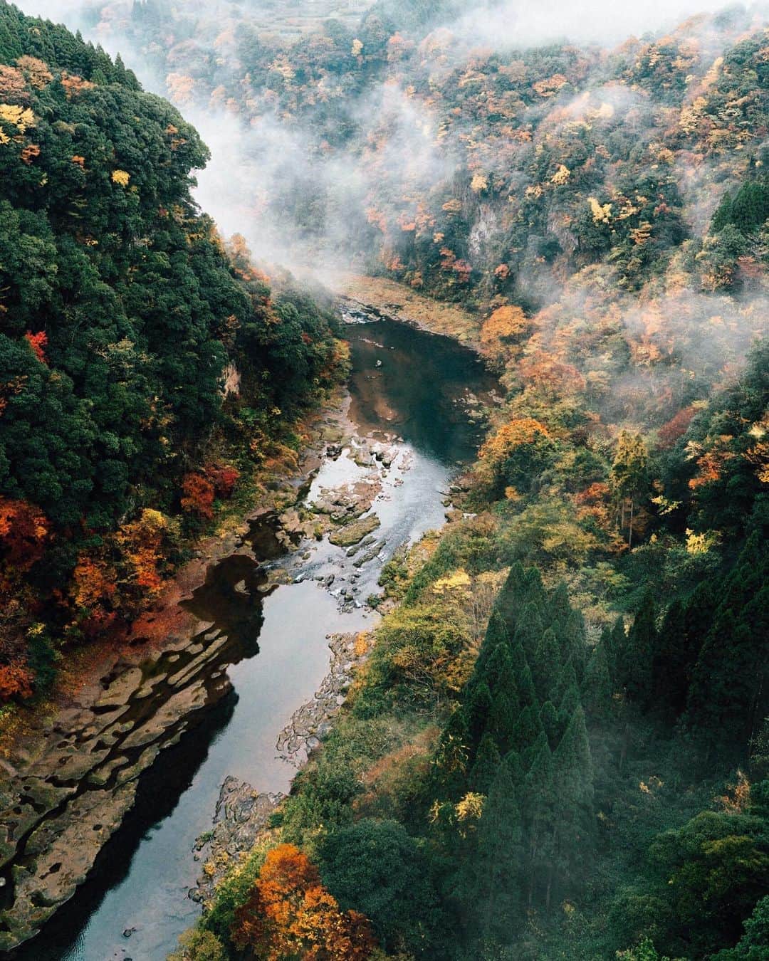 GENTAのインスタグラム：「🍁Autumn canyon🍂 日本の秋って美しい🍁 #九州応援旅2020 #DiscoverMiyazaki」