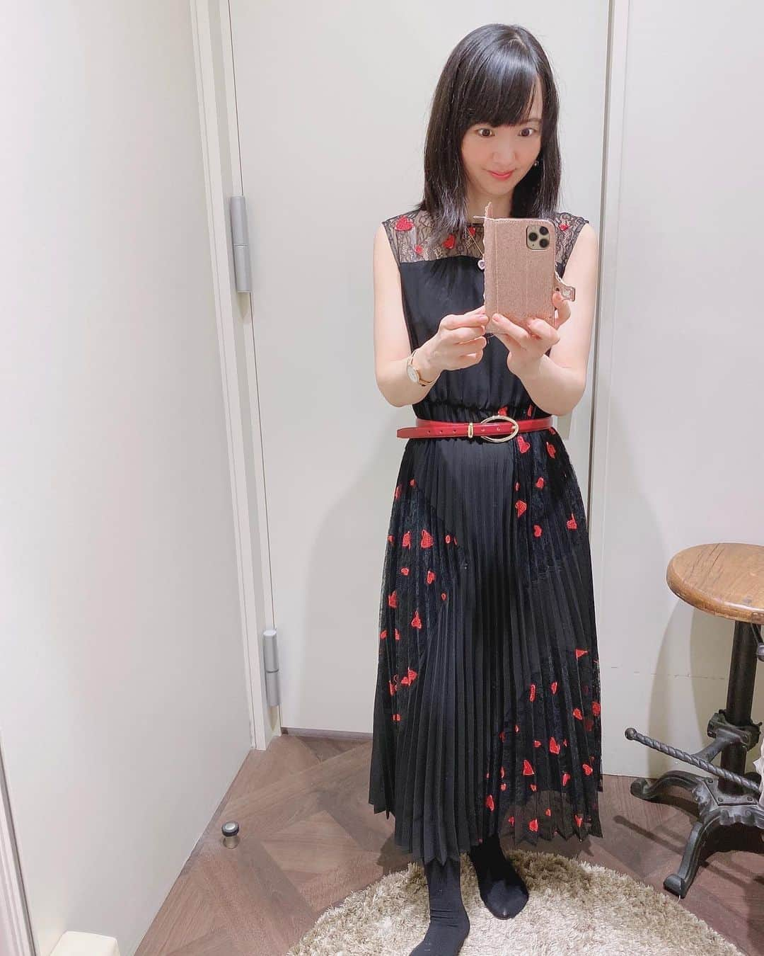 三浦泉さんのインスタグラム写真 - (三浦泉Instagram)「* ♩.:*・♪・*:.♬.:*・♩*:.♬.:*・♩・♪:.♬ 　  👗⇨♡ @grace_continental.div  💎⇨ ♡ @jewelrycastle_tokyo   　グレースのワンピース 黒×赤のハート♥️ が可愛い❤️  ♩.:*・♪・*:.♬.:*・♩*:.♬.:*・♩・♪:.♬  #コーデ #コーディネート #code  #cordinate  #izumiコーデ 🎀　 #izumileコーデ  #イズミールコーデ #gracecontinental  #jewelrycastle  #グレースコンチネンタル #大人可愛いコーデ  #CBK」11月7日 18時10分 - princessizu1201