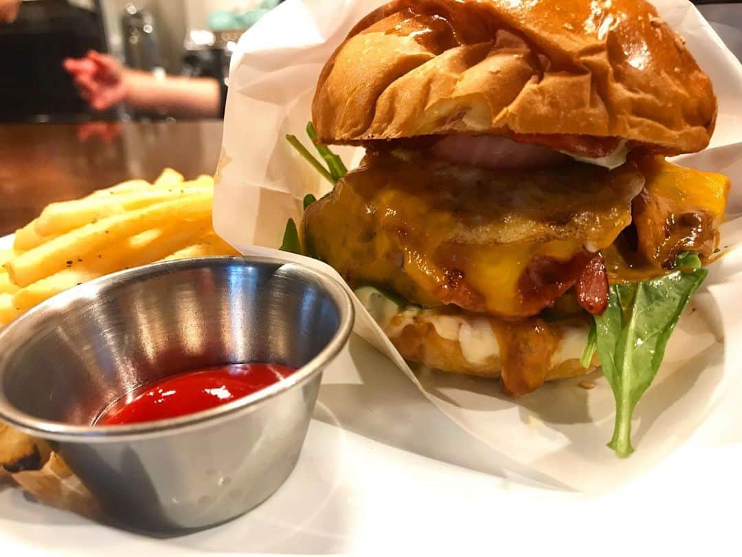 濱田将充のインスタグラム：「DEENEYS ハンバーガーとカボチャスープ🍔 キッツさんのお店にようやく行けました！ あらためて、おめでとうございます！！」