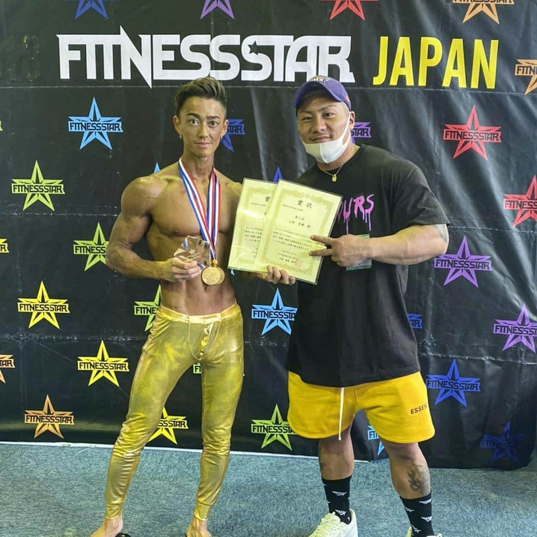 中村直輝さんのインスタグラム写真 - (中村直輝Instagram)「#training #fitness #workout #gym #fitnessstar #diet#muscle #motivation #筋肉#トレーニング#ダイエット#パーソナル#パーソナルトレーナー　　　　  @kokiuemura416  仕上がりもステージングも完璧でした。クラス優勝、オーバーオールの三冠おめでとう。 またゆっくりご飯いこう！！」11月7日 18時20分 - _naokinakamura_