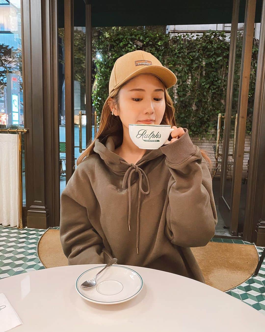 一木美里さんのインスタグラム写真 - (一木美里Instagram)「☕️️🐴 #RalphsCoffee 🤎✨  さっそくゆかこちゃんのパーカー着た🤎あったかい🤍 tops #jourdemuguet  cap #patagonia  bag #METROCITY  #fashion#instagood #coordinate #ootd #outfit #fashion #instafashion  #패션 #코디네이트」11月7日 18時32分 - misato_ichiki