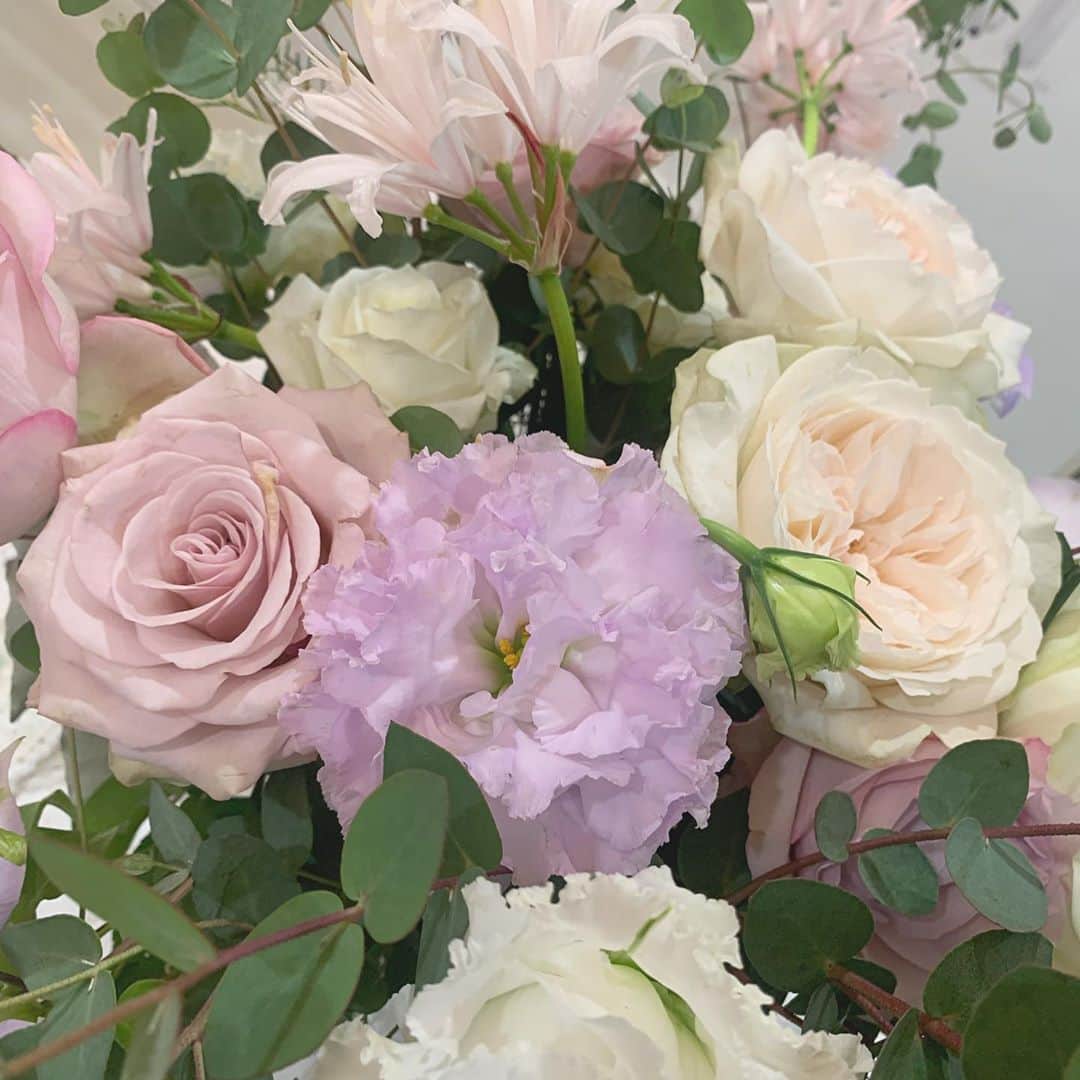 Tomomi Teradaのインスタグラム：「happiest ever💖💐 みなさまに会えて嬉しい日々☺️お祝いに駆けつけてくださり、本当に嬉しい…！語彙力がなくなっちゃいます。ありがとうございます💖 のこり1日、あしたもお待ちしております🧜🏻‍♀️💋  #shellydetiti」