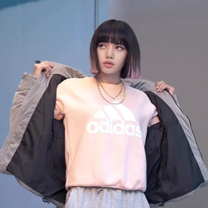 リサさんのインスタグラム写真 - (リサInstagram)「How can she look so good in every ss in her adidas campaign?? 🔥🔥🔥 . . #BLACKPINK #리사 #LISA #LALISA #LALISAMANOBAN #LALISAMANOBAL #howyoulikethat #HOWYOULIKETHAT #thealbum #icecream #blackpinkicecream #selpink #thealbum #lovetohateme #lovesickgirls #prettysavage #betyouwanna #youneverknow #crazyoveryou」11月7日 18時26分 - lisa.blackpink