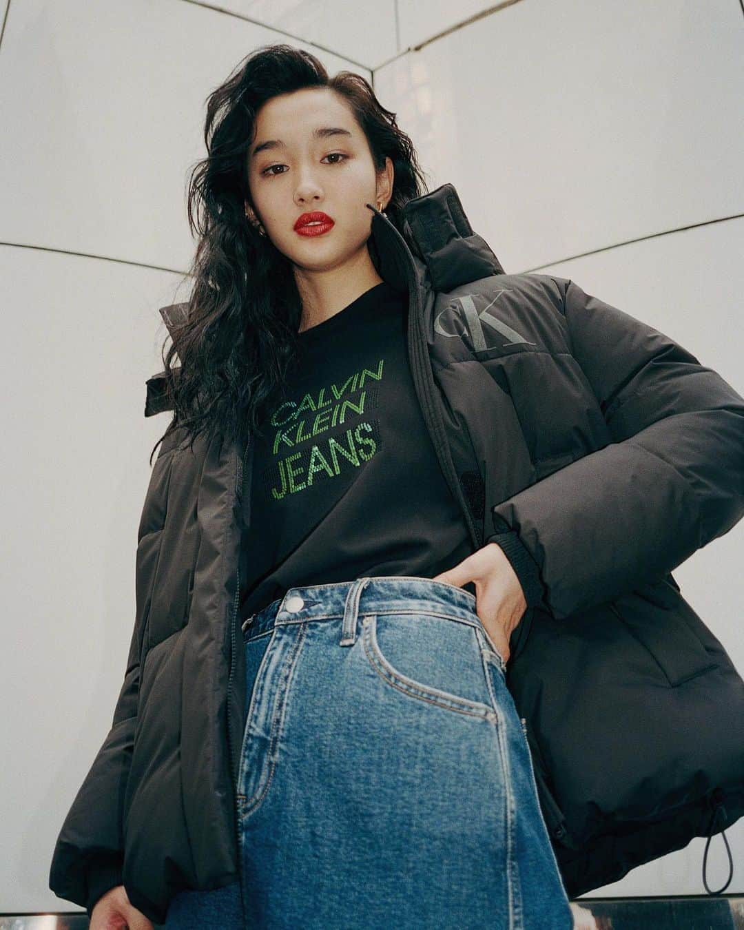 石田夢実さんのインスタグラム写真 - (石田夢実Instagram)「@calvinklein   Calvin Klein店舗に冊子の方もありますのでぜひチェックしてみて下さい。  Photo:Houmi Sakata Stylist:Kodai Suehiro Hairmake:Takeru Urushibara  #calvinklein#jeans」11月7日 18時49分 - yumemi_ishida