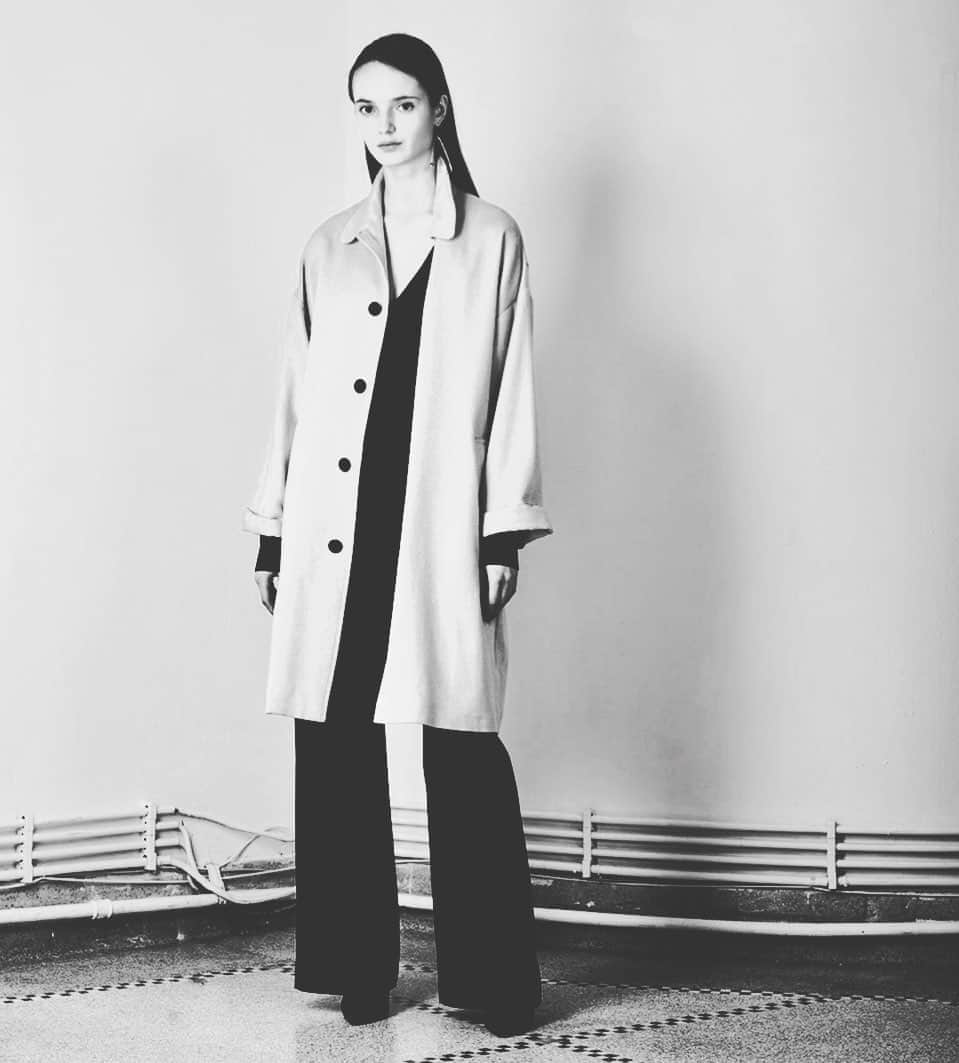 のインスタグラム：「#jeanpaulknott #fallwinter20202021 #minimaldesign #simpledesign #babycamel #maxicoat #toshare #@jeanpaulknottbrussels#147rueFranzMerjey」