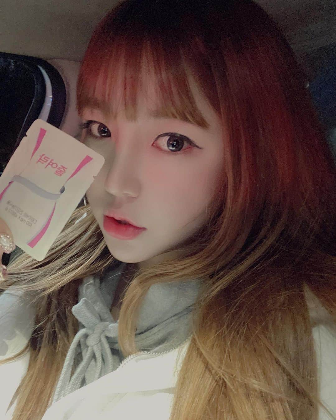 hyeriのインスタグラム：「겨울에 관리해야 여름에이쁜옷입지..다시 다이어트 한다!! 줄여락보조제없이 힘든다이어트가 현실..😭 데이제스트 쇼핑몰에서 네이버쇼핑 구매고객중 추첨하여 아이패드4세대/인바디체중계/이마트상품권 등 증정이벤트가있으니 꼭 참여하실바래용!!!👏👏 #데이제스트 #다이어트 #가르시니아 #콜레우스 #다이어트식품 #홈트 #15일다이어트 #2주다이어트 #포스트바이오틱스 #칼로리컷 #줄여락 #다이어트보조제 #다이어트보조제추천 #붓기제거 #체지방감량#직장인다이어트#협찬」