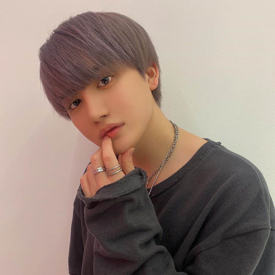 やっぴのインスタグラム：「天才だいちゃんに髪の毛染めてもらいました〜イメチェン😌💮」