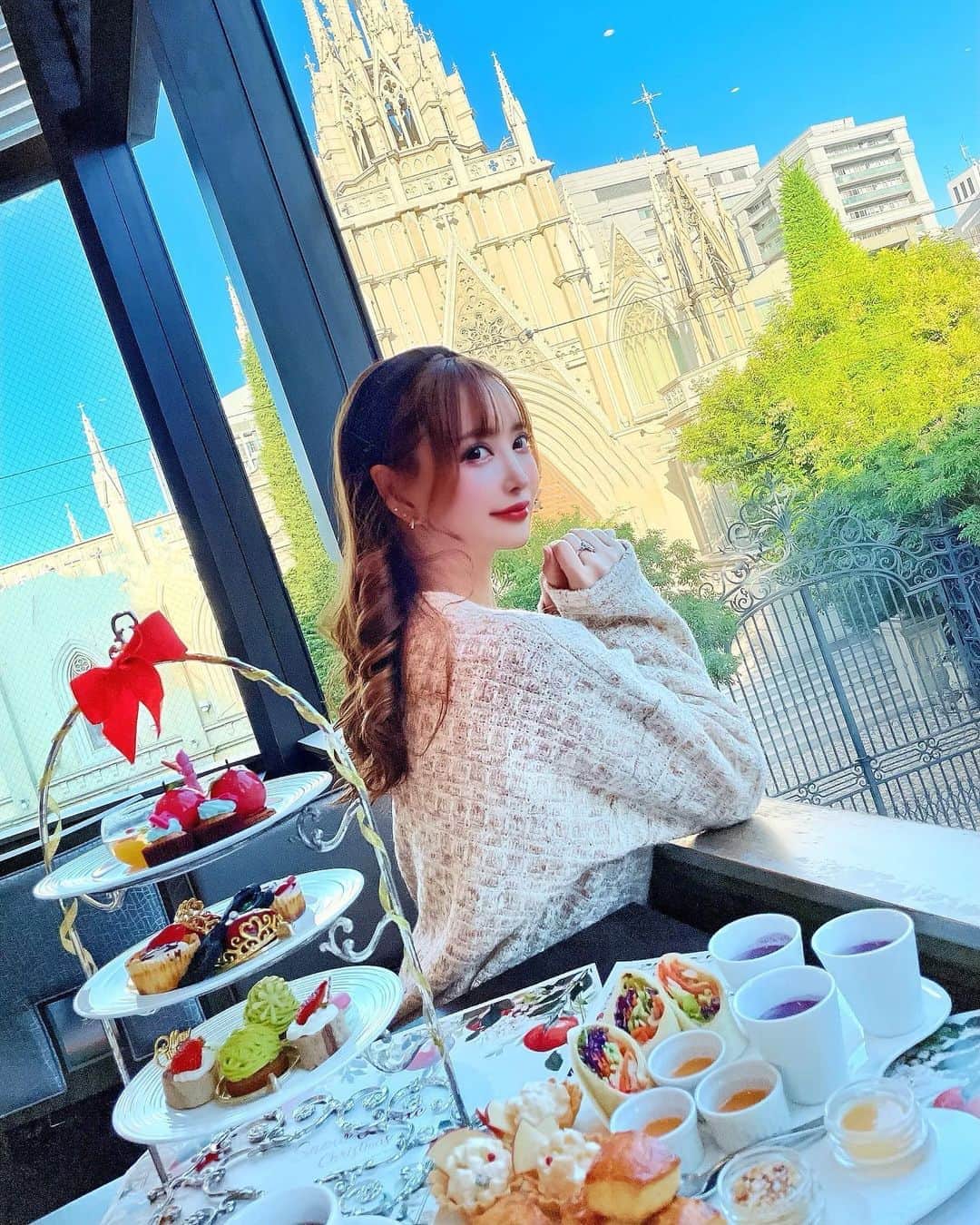 のインスタグラム：「. Someday when my dreams come true...✨ . いつの日か私の夢が叶う時に...⭐👑*ﾟ . . . ~白雪姫と七人のこびと~ . 🍎 . . . . #表参道#表参道カフェ#表参道ランチ#表参道グルメ#銀座#銀座カフェ#渋谷#渋谷カフェ#アフタヌーンティー#アフタヌーンティー巡り#東京カフェ#新宿#恵比寿カフェ#銀座ランチ#今日のコーデ#代官山カフェ#表参道カフェ#女子会コーデ#おしゃれさんと繋がりたい#おしゃれな人と繋がりたい#カフェ巡り#カフェ好きな人と繋がりたい#カフェ部#フォトジェニックスイーツ#フォトジェニックスポット#カメラ部#グルメ#グルメ部#グルメ好きな人と繋がりたい#ディズニー好きな人と繋がりたい#映えスポット」