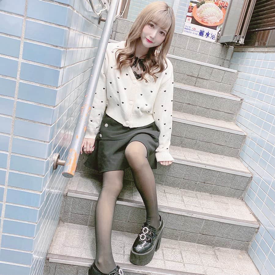あいにゃんさんのインスタグラム写真 - (あいにゃんInstagram)「デニール少ないタイツがいいけど寒いから真冬は裏起毛履きたい🥺て希望をどっちも叶えてくれるYOUBEの新商品！✨✨✨ めっちゃ暖かいしこれは冬に大活躍だなあ〜₍ᐢ⸝⸝› ̫ ‹⸝⸝ᐢ₎ * * #YOUBE #HotLinigTights #PR #タイツ #黒タイツ #ストッキング #フェチ #太もも  #自撮り女子 #自撮り #被写体 #メイド #コンカフェ #アイドル #地雷メイク #地雷女 #量産型コーデ #美男美女と繋がりたい #お洒落さんと繋がりたい #階段 #japanesegirl #maid #followforfollowback #いいね返し #フォローミー #evelyn #エブリン #bubbles #バブルス #厚底」11月7日 18時52分 - ainyan0310