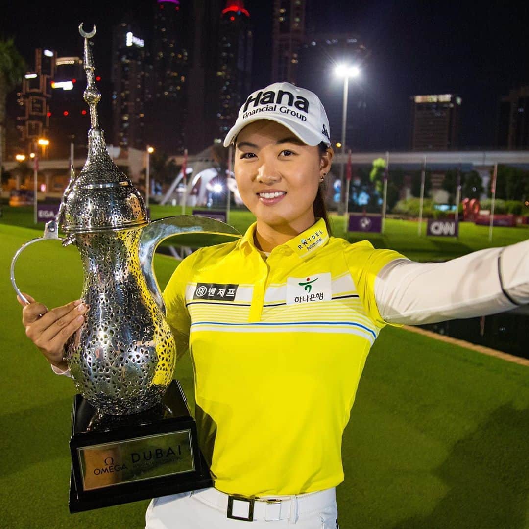 ミンジー・リーのインスタグラム：「Always nice to win in a playoff🏆 What a cool experience playing day and night🌙 Thankyou Dubai @omegagolfdubai for hosting and giving us the opportunity to play 😊 Thankyou to the @letgolf and Falcon & Associate team for running a successful event! Also for helping me find my golf bag😁 #8」