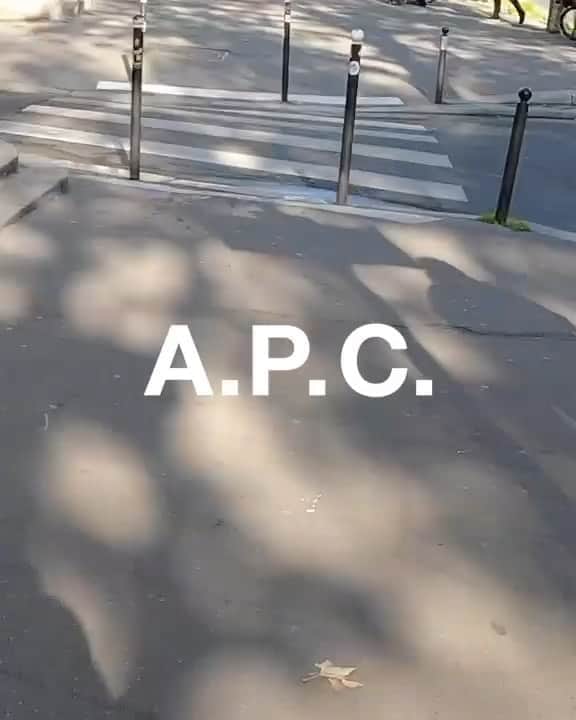 アーペーセーのインスタグラム：「A.P.C. Pick and Collect⠀ ⠀ Pendant cette période de confinement, nos équipes de vente en France sont à votre disposition par téléphone, tous les jours de 9h à 20h dans les boutiques suivantes :⠀ ⠀ A.P.C. rue Madame +33 1 42 22 12 77⠀ A.P.C. Filles du Calvaire +33 1 76 21 60 85⠀ A.P.C. Condorcet +33 1 70 83 80 95⠀ A.P.C Lyon. Uniquement sur rendez-vous par mail gasparin@apc.fr⠀ ⠀ Nos équipes répondront à toutes vos questions et peuvent vous présenter les pièces en vidéo. Les articles peuvent ensuite être collectés dans les boutiques indiquées ci-dessus, livrés par coursier vélo pour Paris et proche banlieue ou envoyés par voie postale. ⠀ A très bientôt, ⠀ L’équipe A.P.C.⠀ ⠀ ——⠀  ⠀ During the lockdown, our sales team in France is available on the phone everyday from 9am to 8pm at the stores below. ⠀ ⠀ A.P.C. rue Madame +33 1 42 22 12 77⠀ A.P.C. Filles du Calvaire +33 1 76 21 60 85⠀ A.P.C. Condorcet +33 1 70 83 80 95⠀ A.P.C. Lyon Appointment only by email at gasparin@apc.fr⠀ ⠀ Our team will answer all your questions and can present articles on video. Each article can be collected at the stores listed above and delivered by bike messenger in Paris and Parisien suburbs or through the postal service. ⠀ ⠀ Take care and see you soon! ⠀ ⠀ Team A.P.C.」
