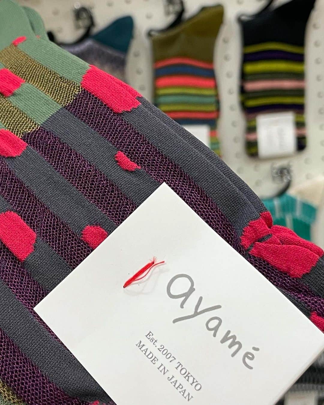 アヤメのインスタグラム：「WRAP WRAP WRAPPING SOCKS🧦✨ Gift wrapping available on webstore🎁 #worldwideshipping📦✈️ 今日はいっぱい包んだよ〜🙌🏼 #ギフトラッピング #socksoftheday」