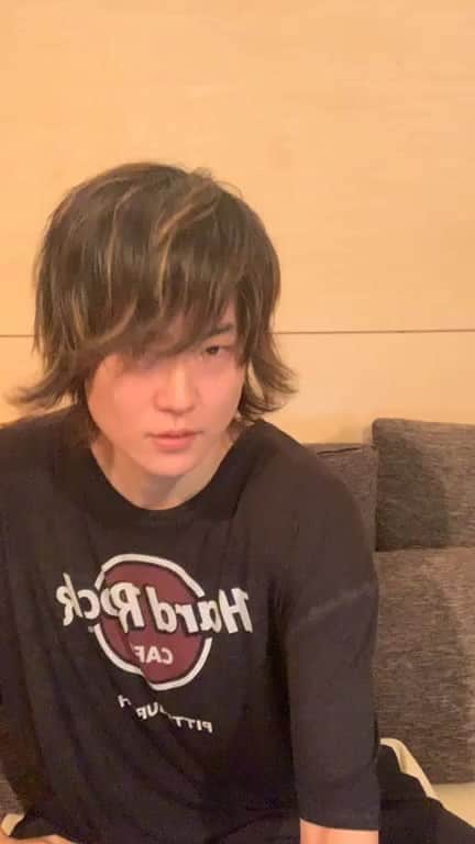 高津戸信幸のインスタグラム：「古ぼけた季節に 朝焼けとからっぽ スターチス」