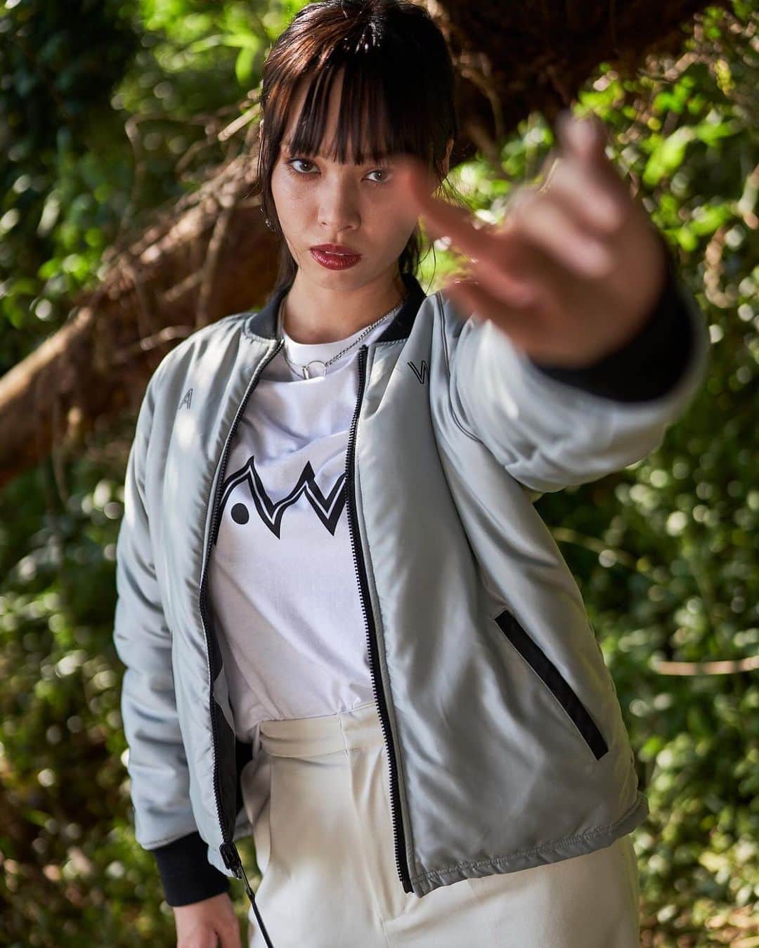 小堺大輔さんのインスタグラム写真 - (小堺大輔Instagram)「. WAWW 20/21 AW COLLECTION "Back to nature" @waww_tokyo   全て発売開始しました。  誰しもが生活が激変したこの2020年、生き方を見つめ直し、「豊かな生き方」とは自然との共存にあるのでは、と考えました。  今回はアウトドアに、ミリタリーエッセンスを加えてストリートに落とし込んだデザインにしました。 初の防水ウェアも完成して、 いい物出来たと思います。 是非HP見てみてください。 アカウントTOPにあります。  既に完売アイテムも出ています。お早目に。  #WAWW #wawwtokyo  #ワウ #fashion」11月7日 19時11分 - daisuke_kosakai