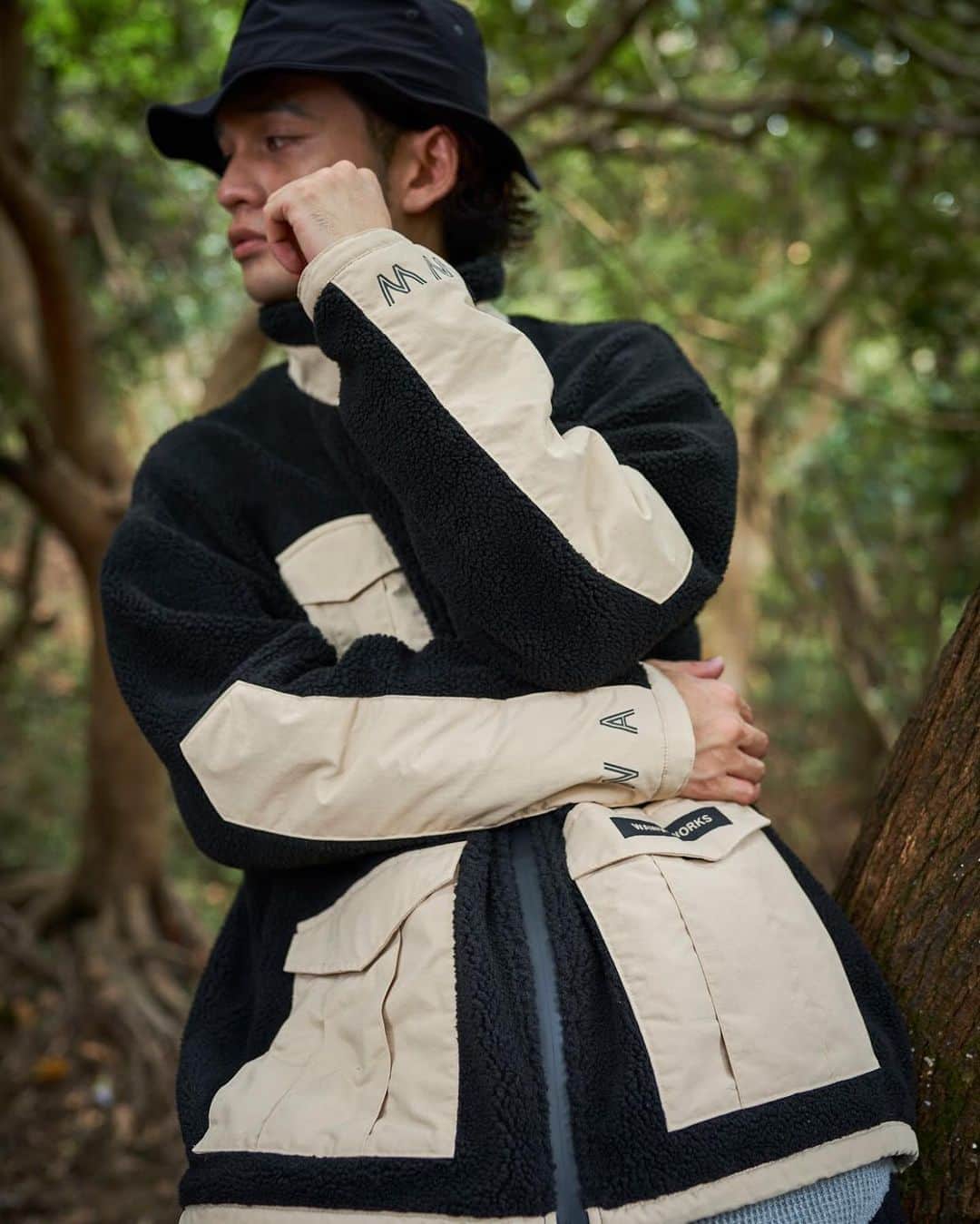 小堺大輔さんのインスタグラム写真 - (小堺大輔Instagram)「. WAWW 20/21 AW COLLECTION "Back to nature" @waww_tokyo   全て発売開始しました。  誰しもが生活が激変したこの2020年、生き方を見つめ直し、「豊かな生き方」とは自然との共存にあるのでは、と考えました。  今回はアウトドアに、ミリタリーエッセンスを加えてストリートに落とし込んだデザインにしました。 初の防水ウェアも完成して、 いい物出来たと思います。 是非HP見てみてください。 アカウントTOPにあります。  既に完売アイテムも出ています。お早目に。  #WAWW #wawwtokyo  #ワウ #fashion」11月7日 19時11分 - daisuke_kosakai