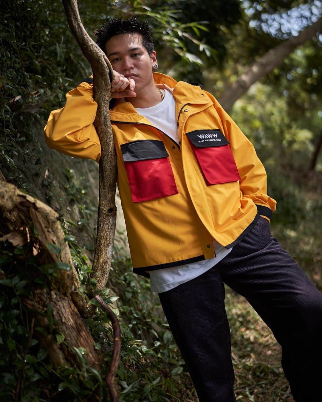 小堺大輔さんのインスタグラム写真 - (小堺大輔Instagram)「. WAWW 20/21 AW COLLECTION "Back to nature" @waww_tokyo   全て発売開始しました。  誰しもが生活が激変したこの2020年、生き方を見つめ直し、「豊かな生き方」とは自然との共存にあるのでは、と考えました。  今回はアウトドアに、ミリタリーエッセンスを加えてストリートに落とし込んだデザインにしました。 初の防水ウェアも完成して、 いい物出来たと思います。 是非HP見てみてください。 アカウントTOPにあります。  既に完売アイテムも出ています。お早目に。  #WAWW #wawwtokyo  #ワウ #fashion」11月7日 19時11分 - daisuke_kosakai