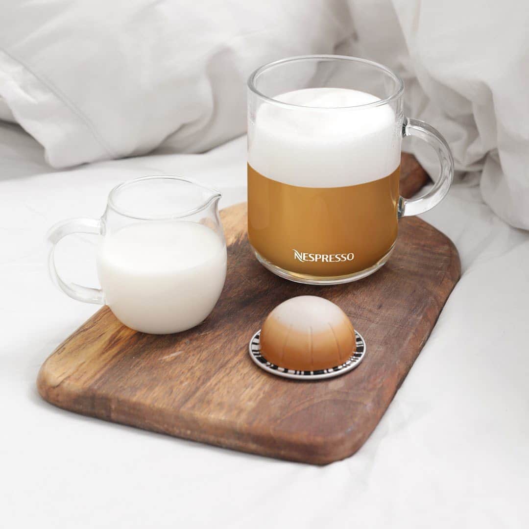 Nespressoさんのインスタグラム写真 - (NespressoInstagram)「For all those mornings where hitting snooze is a form of self-care. Cuddle up, cozy in, and enjoy your Nespresso cappuccino in bed.   📸: @mija_mija  #Nespresso #NespressoMoments #Vertuo」11月7日 19時11分 - nespresso