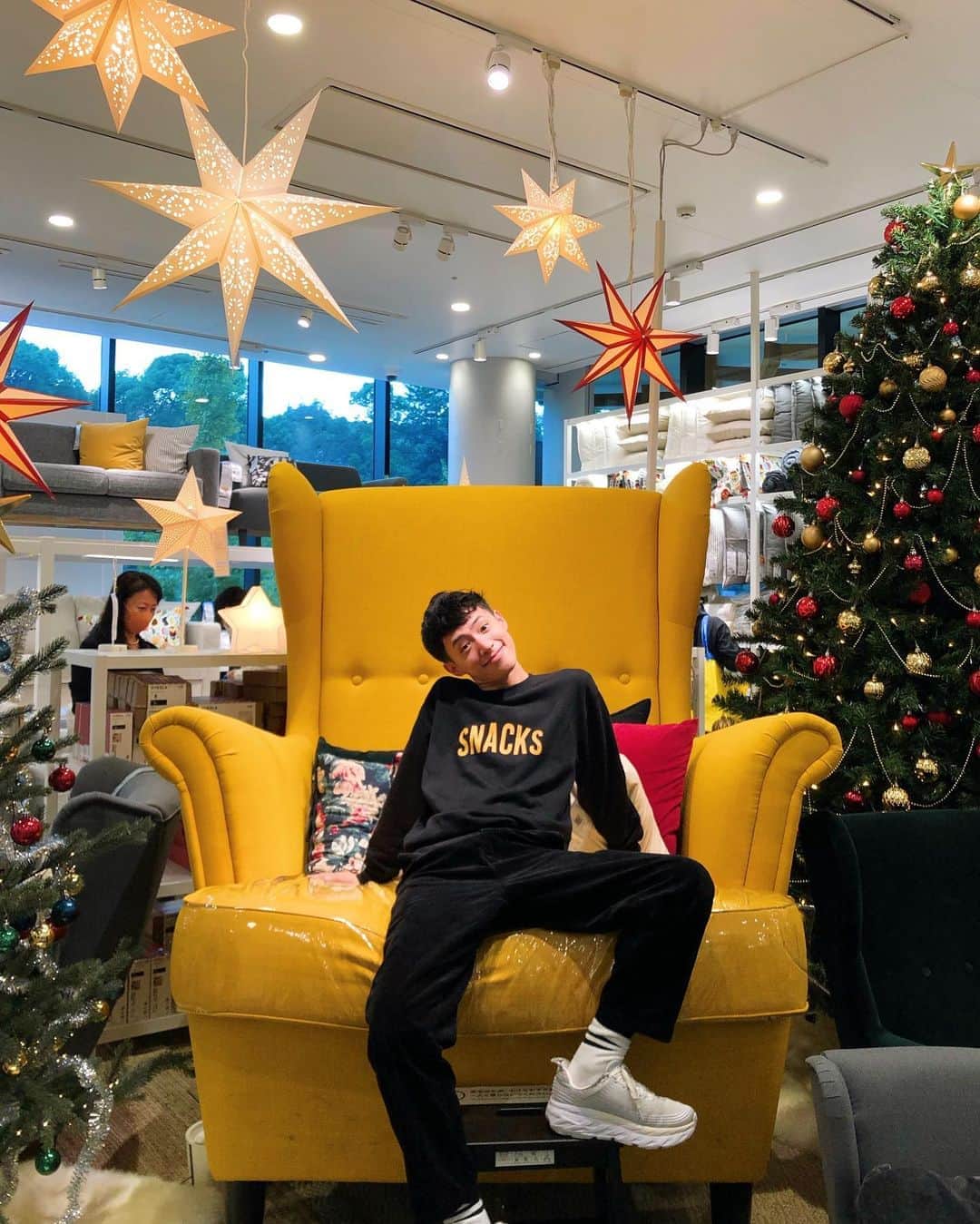 三永武明のインスタグラム：「Christmas is coming 🎅🏼🎄 マイグッズに囲まれてワクワクしてる自分。笑 #ikea #harajuku」