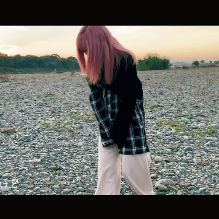 のインスタグラム：「ガチ作曲企画でYUKINAが1週間で作詞作曲を務めたバラード曲「サクラツリー」がYouTubeにて投稿しました！ みんな拡散してくれー❗️  #歌 #新曲 #リール #空のシタfamilia #新曲 #サクラツリー #歌うま #歌ってみた #バラード #クリスマス」