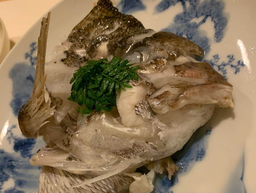 夏木マリさんのインスタグラム写真 - (夏木マリInstagram)「昨夜のごちそう🥢  お祝い懐石ということで、 鯛のおかしらもいただいて 季節のお味ご馳走さまでした  #dinner  #tokyo #thankyou  #natsukirock   @mari_natsuki」11月7日 19時23分 - mari_natsuki